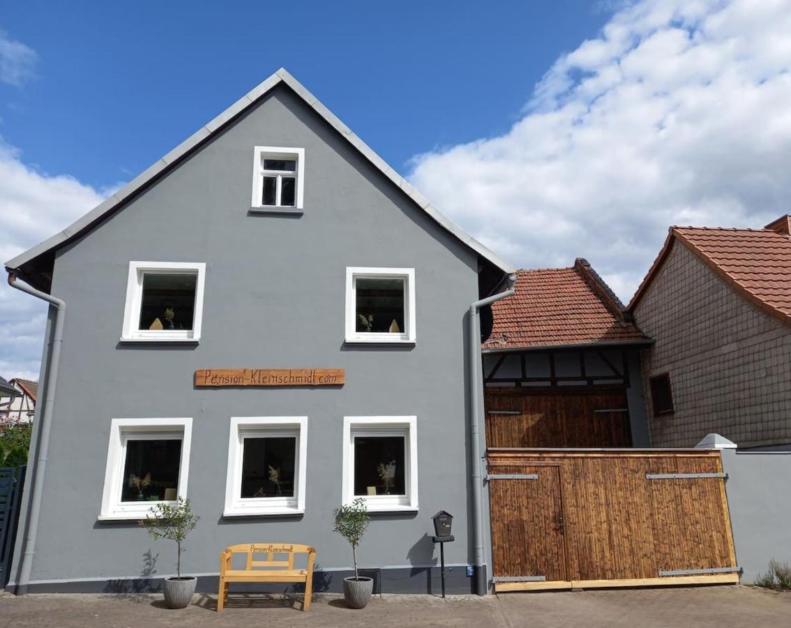 Pension - Kleinschmidt Urbach  エクステリア 写真